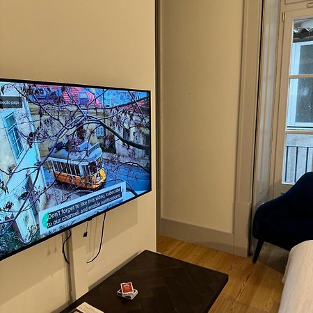 Double Room With Private Wc In Shared House In Downtown Лиссабон Экстерьер фото