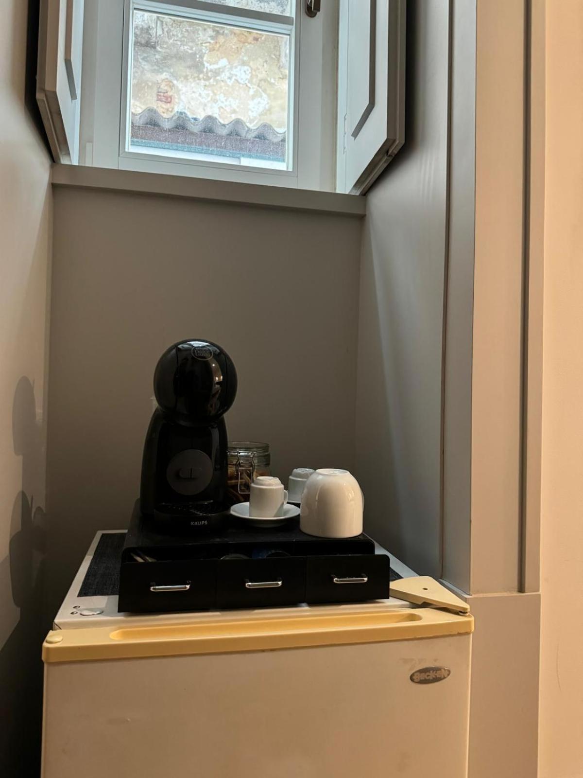 Double Room With Private Wc In Shared House In Downtown Лиссабон Экстерьер фото