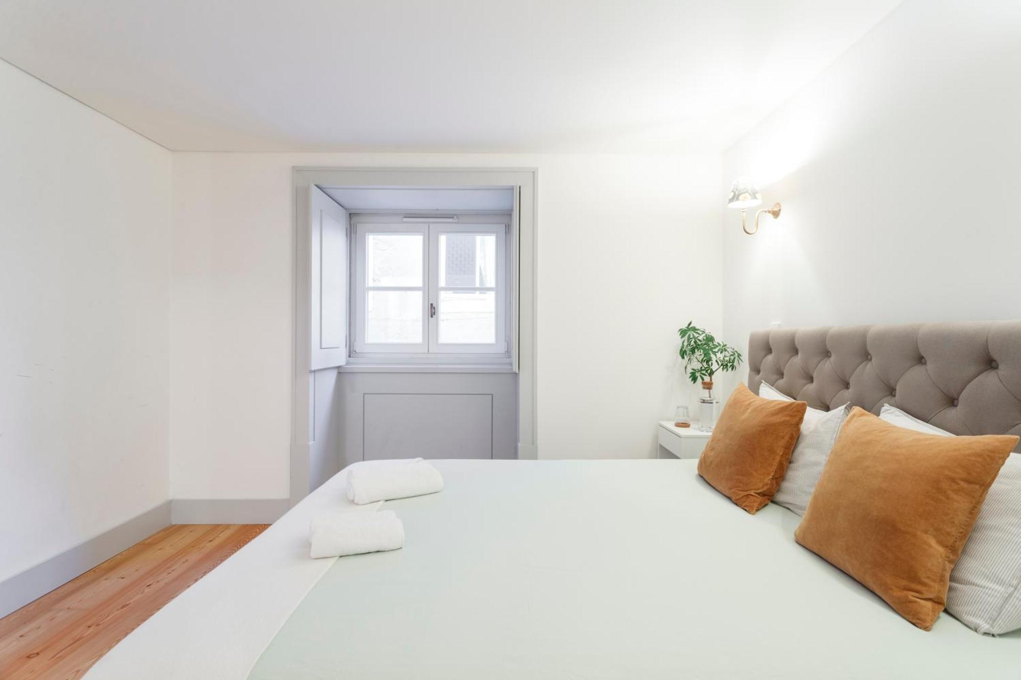 Double Room With Private Wc In Shared House In Downtown Лиссабон Экстерьер фото