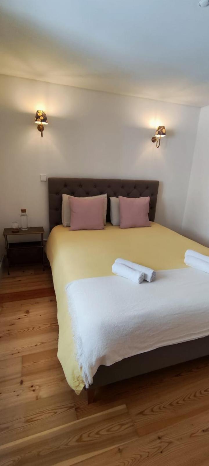 Double Room With Private Wc In Shared House In Downtown Лиссабон Экстерьер фото